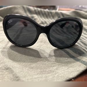 Ray-Ban sunglasses RB4191.